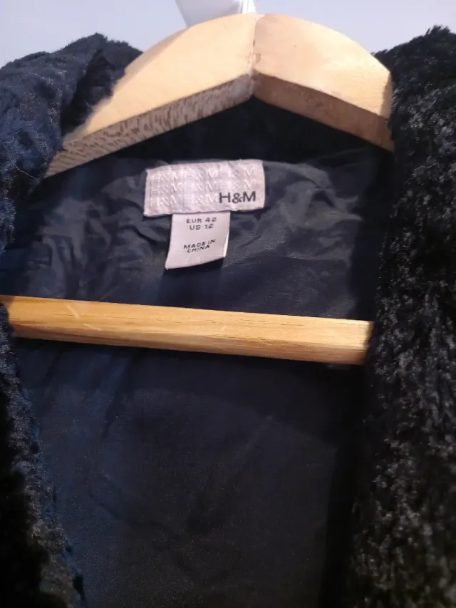 Abrigo corto H&M piel sintética negro