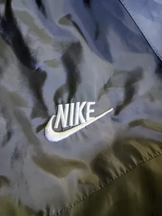 Giacca a vento Nike grigia