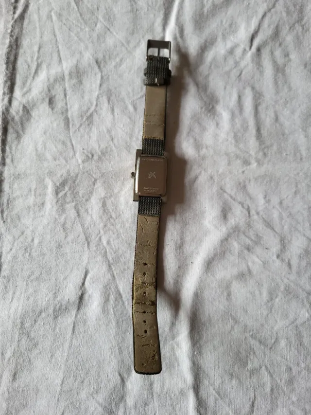 Reloj cuadrado plateado