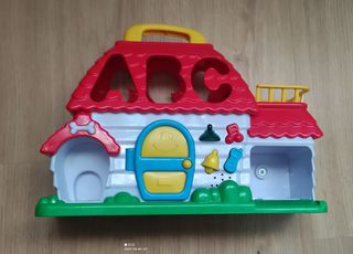 Casa de juguete con sonidos, muñecos y piezas