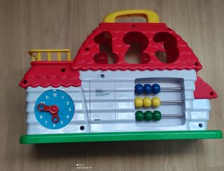 Casa de juguete con sonidos, muñecos y piezas