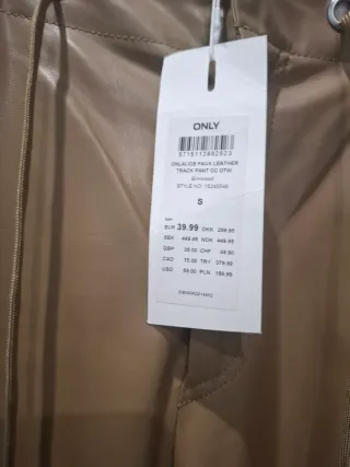 Pantalón ONLY beige