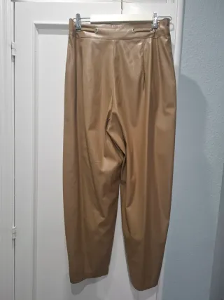 Pantalón ONLY beige