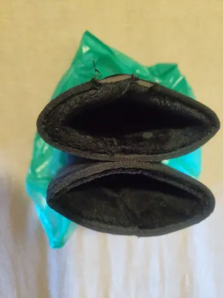 Botas de mujer con borrego usadas pero con vida