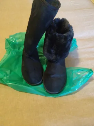 Botas de mujer con borrego usadas pero con vida