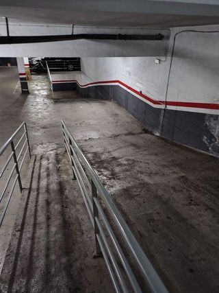 Garaje en venta en Fondo en Santa Coloma de Gramanet