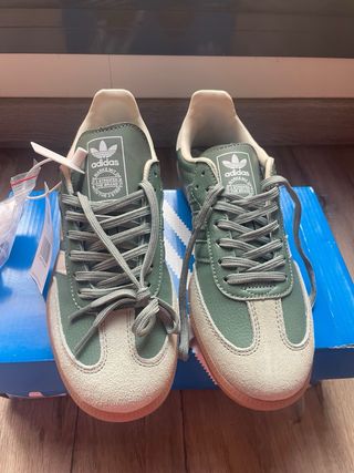 Adidas Samba verdes y beige