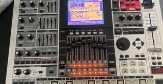 Roland MC-909 Groovebox Sintetizador