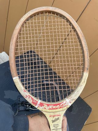 raqueta de tenis antigua una reliquia para tener
