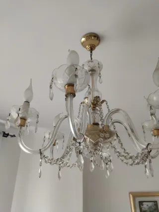 Lámpara de araña de cristal y metal