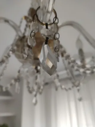 Lámpara de araña de cristal y metal