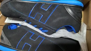 Zapatos de seguridad negros y azules