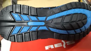 Zapatos de seguridad negros y azules