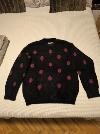 Jersey suave lunares negro y rojo.Talla M/L