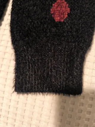 Jersey suave lunares negro y rojo.Talla M/L