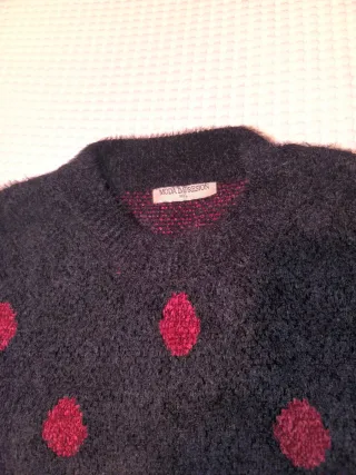 Jersey suave lunares negro y rojo.Talla M/L