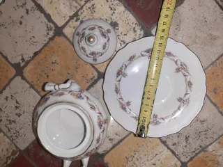 Zuccheriera vintage con decori floreali