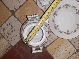 Zuccheriera vintage con decori floreali