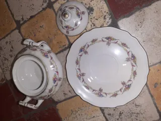 Zuccheriera vintage con decori floreali