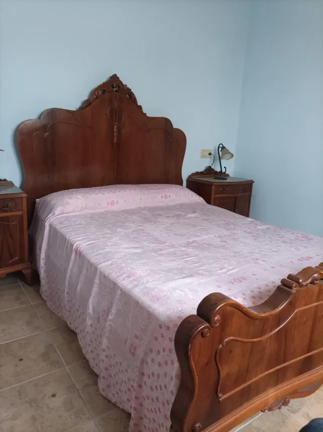 Antico letto in legno anni '50