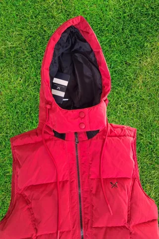 Colete Crew Clothing com capuz removível vermelho