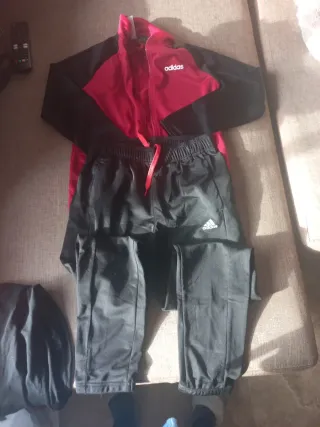 Chándal Adidas Rojo y Negro Talla 9-10