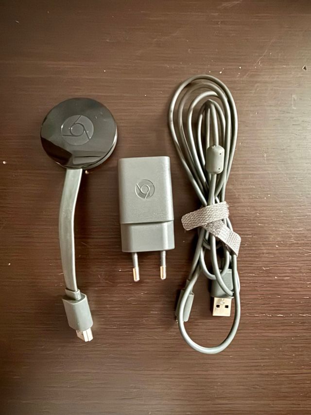 Google Chromecast con cable y cargador