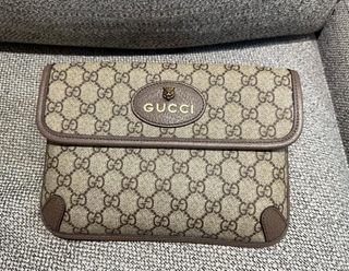 Riñonera Gucci GG Supreme con ticket