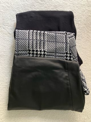 Leggings negros, polipiel y de cuadros