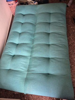 Sofá Cama Turquesa en muy buen estado.