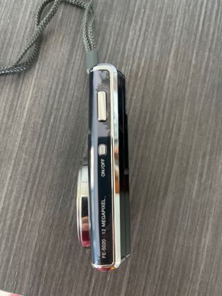 Cámara Olympus FE Gris y Plateada