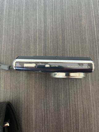 Cámara Olympus FE Gris y Plateada