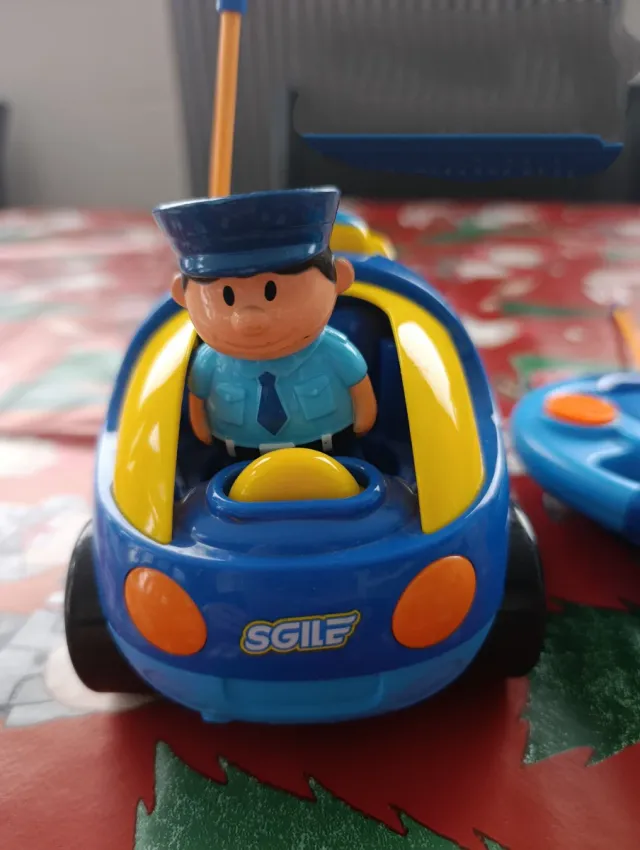 Coche teledirigido policía con mando