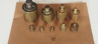 Pesas de balanza de latón o bronce