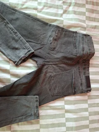 Lote 2 Pantalones Zara y Bershka  T.40