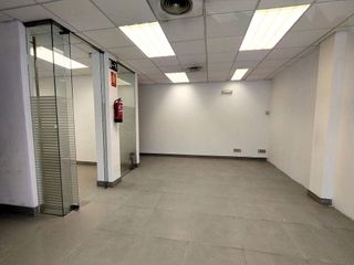 Local comercial en venta en Reyes en Parla