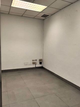 Local comercial en venta en Reyes en Parla