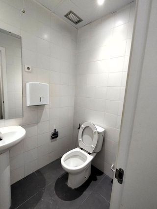 Local comercial en venta en Reyes en Parla