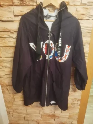 Chaqueta con estampado YOU