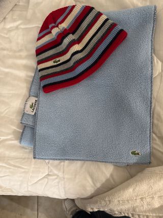 Conjunto infantil Lacoste: bufanda y gorro