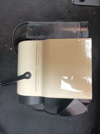 Cafetera Nespresso (no sube agua)