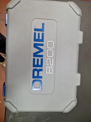 Dremel 8200 Kit Completo