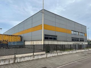 Nave industrial en alquiler en Peñacastillo - Nueva Montaña en Santander