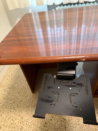 Mesa de despacho de madera