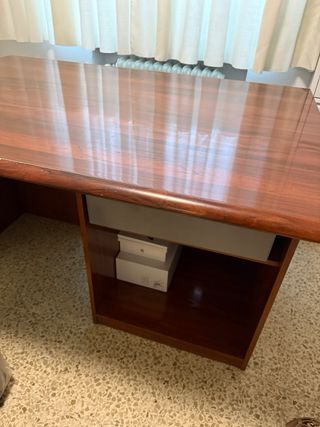 Mesa de despacho de madera