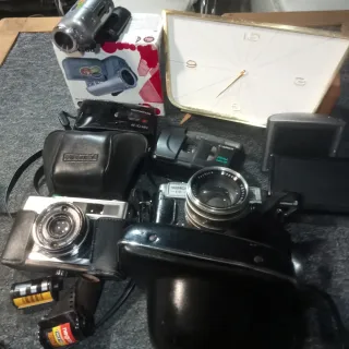 Lotto di vecchie fotocamere e tonton