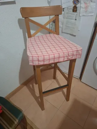 2 Sillas altas de cocina madera y tela