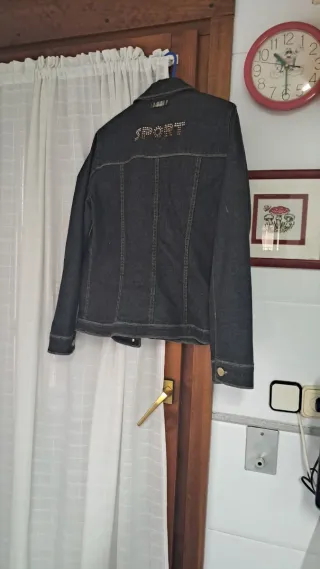 Cazadora vaquera con pedrería
