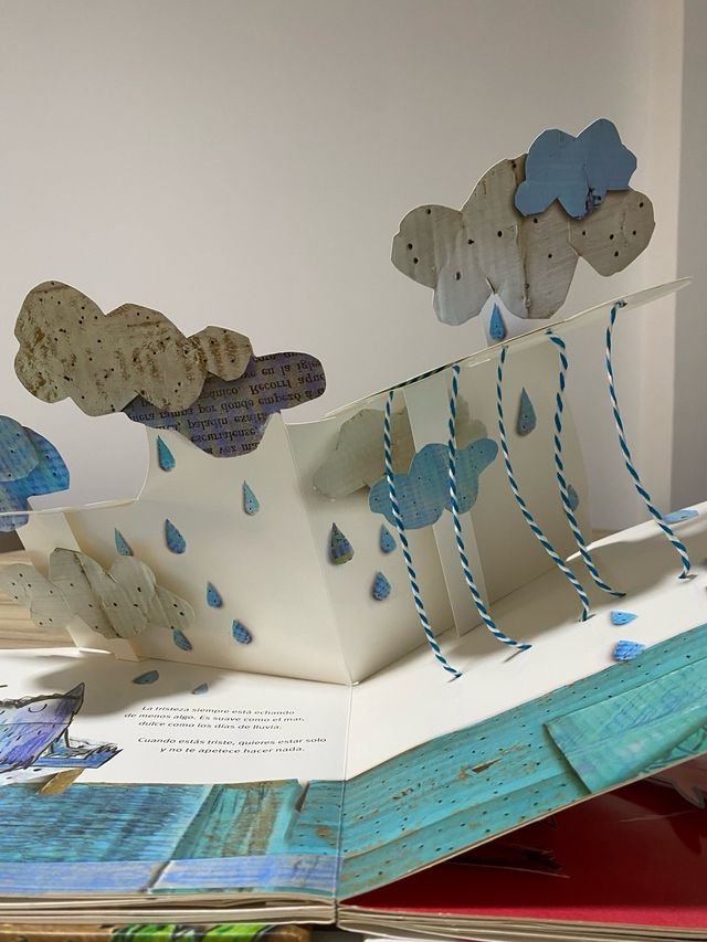 el monstruo de los colores. y va al cole.