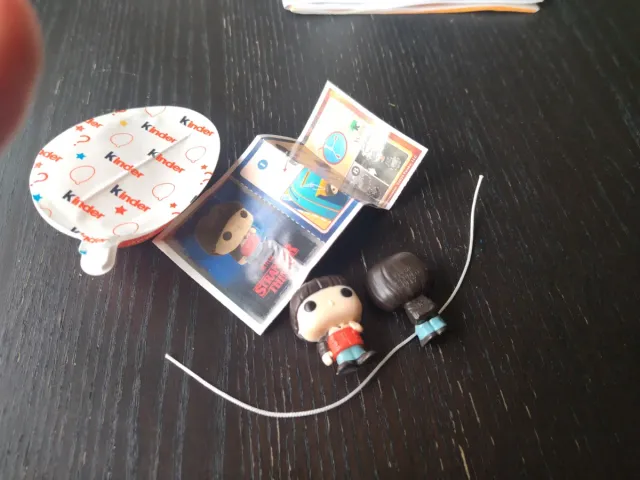 Stranger Things Kinder Joy Figuras